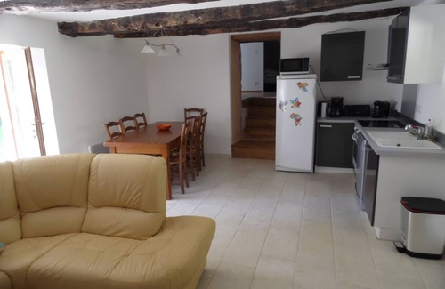 Beauregard Cottage | Scenic Country House with Outdoor Space & Family Amenities