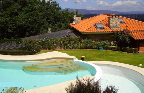 Valenca Cottage | Country house with swimming pool in Valença!