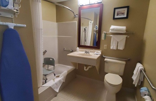 Bangor Hotel | Highly Rated Country Inn at The Mall with Spa & Restaurant