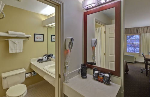 Bangor Hotel | Highly Rated Country Inn at The Mall with Spa & Restaurant