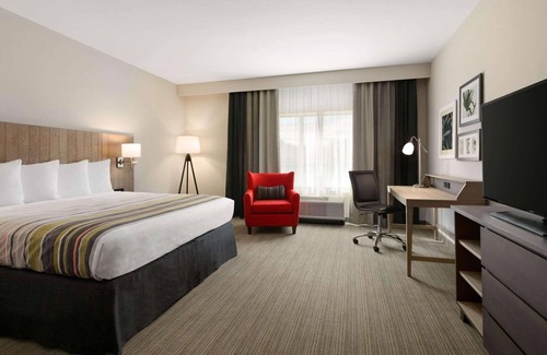 Charlottesville Hotel | Family-Friendly Comfort at Country Inn & Suites, UVA