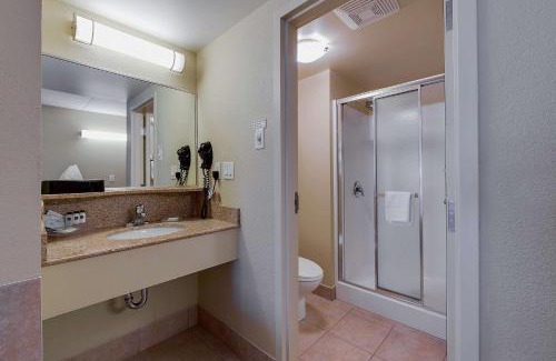 Niagara Falls Hotel | Cozy Country Inn & Suites Near Niagara Falls - Family Friendly