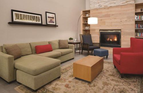Cedar Falls Hotel | Great Amenities at Country Inn & Suites, Cedar Falls, IA