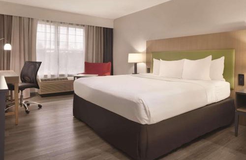 Cedar Falls Hotel | Great Amenities at Country Inn & Suites, Cedar Falls, IA