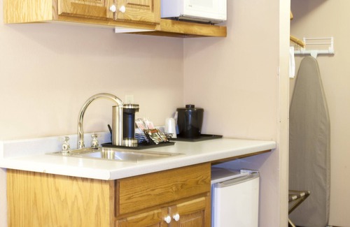 Cedar Falls Hotel | Enjoy Comfort at Country Inn & Suites, Cedar Falls, IA