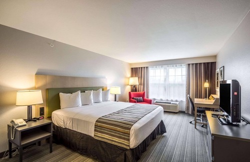 Fond du Lac Hotel | Relaxing Retreat at Country Inn & Suites, Fond du Lac