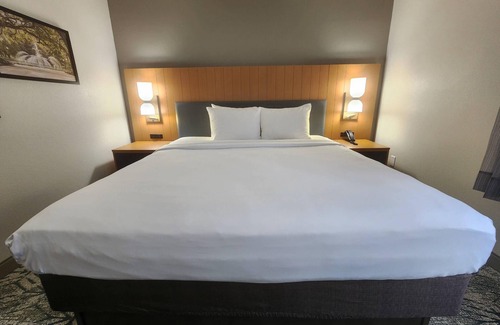 Dahlgren Hotel | Relaxing Retreat at Country Inn & Suites Dahlgren-KG, VA