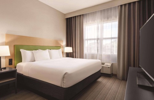 Braden River Hotel | Discover Country Inn & Suites: Family-Friendly Retreats