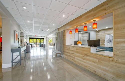Read Boulevard East Hotel | Family-Friendly Stay at Country Inn & Suites New Orleans