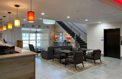 Wells Branch Hotel | Comfortable Country Inn & Suites in Pflugerville, TX
