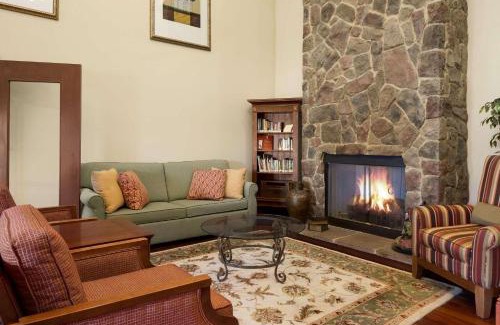 Crestview Hotel | Comfortable Stay at Country Inn & Suites, Crestview, FL
