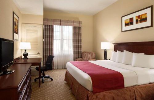 Crestview Hotel | Comfortable Stay at Country Inn & Suites, Crestview, FL
