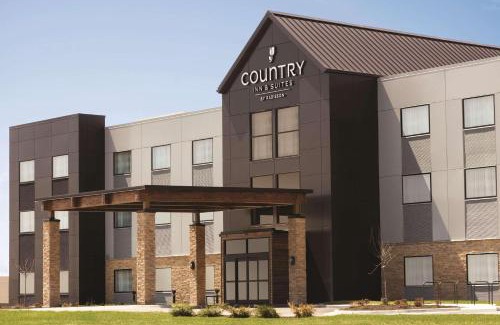 Lawrence Hotel | Relaxing Retreat at Country Inn & Suites, Lawrence, KS