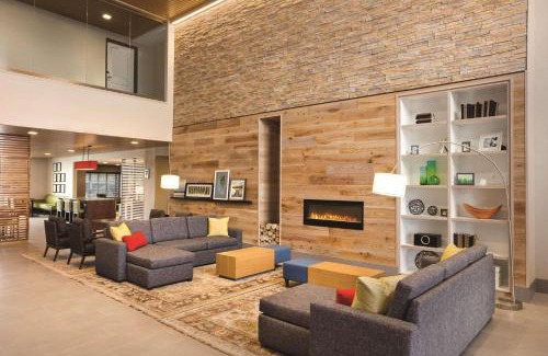 Lawrence Hotel | Relaxing Retreat at Country Inn & Suites, Lawrence, KS