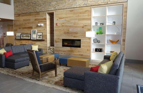 Lawrence Hotel | Relaxing Retreat at Country Inn & Suites, Lawrence, KS