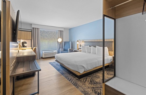 Savannah Hotel | Cozy Stay at Country Inn & Suites Near Savannah Airport