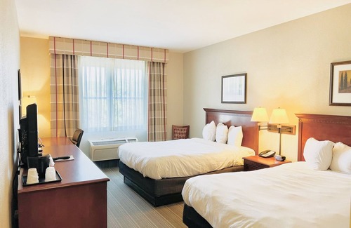 Emporia Hotel | Discover Country Inn & Suites: Family-Friendly Comfort