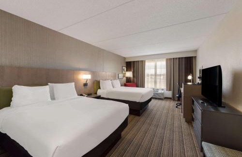 Findlay Hotel | Relaxing Retreat at Country Inn & Suites, Findlay, OH