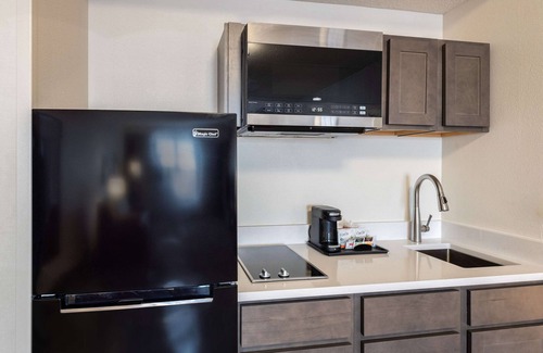 Findlay Hotel | Discover Comfort at Country Inn & Suites, Findlay, OH