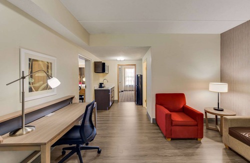 Findlay Hotel | Discover Comfort at Country Inn & Suites, Findlay, OH