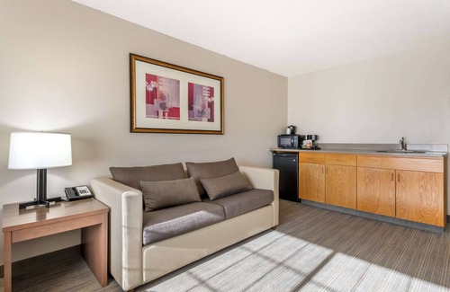 Watertown Hotel | Comfortable Stay at Country Inn & Suites, Watertown SD