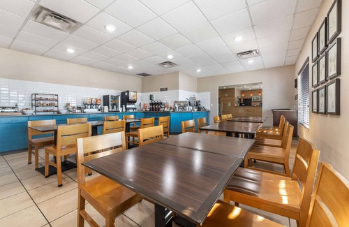 Watertown Hotel | Comfortable Stay at Country Inn & Suites, Watertown SD