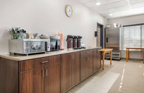 Watertown Hotel | Comfortable Stay at Country Inn & Suites, Watertown SD