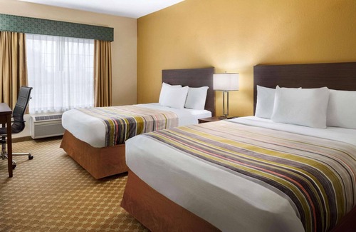 Manteno Hotel | Inviting Country Inn & Suites with Pool and Breakfast
