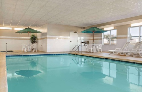 Orange Prairie Hotel | Relax at Country Inn & Suites, Peoria North with Pool Access