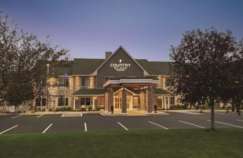 Willmar Hotel | Discover Comfort at Country Inn & Suites, Willmar, MN