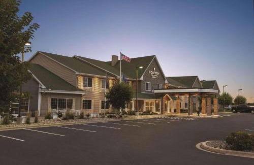 Willmar Hotel | Discover Comfort at Country Inn & Suites, Willmar, MN
