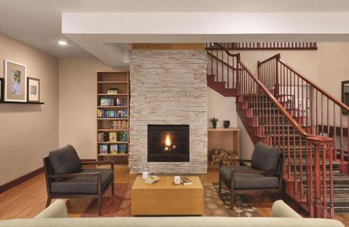 Willmar Hotel | Discover Comfort at Country Inn & Suites, Willmar, MN