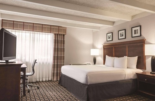 Woodbury Hotel | Cozy Retreat at Country Inn & Suites in Woodbury, MN
