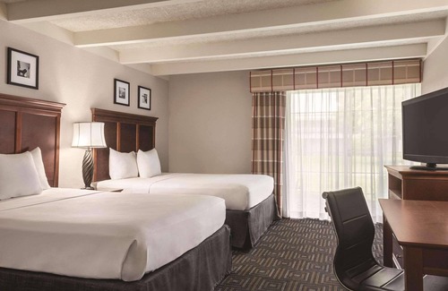 Woodbury Hotel | Cozy Retreat at Country Inn & Suites in Woodbury, MN