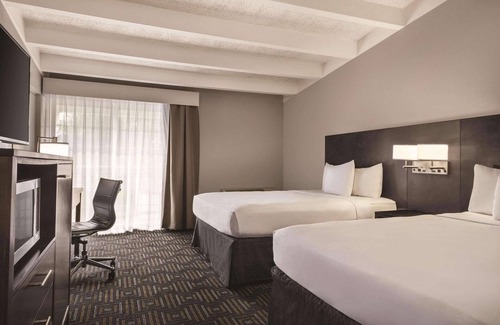 Woodbury Hotel | Cozy Retreat at Country Inn & Suites in Woodbury, MN
