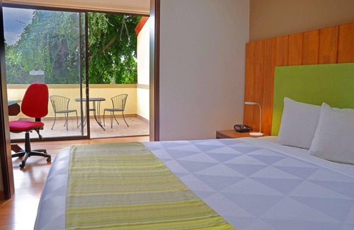 Ciudad Cariari Hotel | Relaxing Getaway at Country Inn & Suites, San Jose Aeropuerto