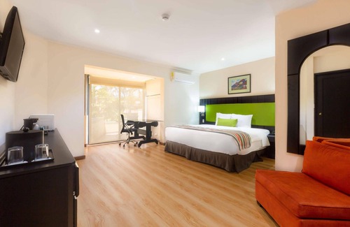 Ciudad Cariari Hotel | Relaxing Getaway at Country Inn & Suites, San Jose Aeropuerto