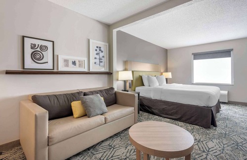 Dayton Hotel | Discover Country Inn & Suites: Family-Friendly Comfort in Dayton