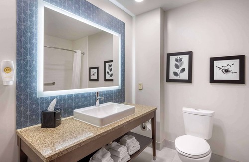 Dayton Hotel | Discover Country Inn & Suites: Family-Friendly Comfort in Dayton