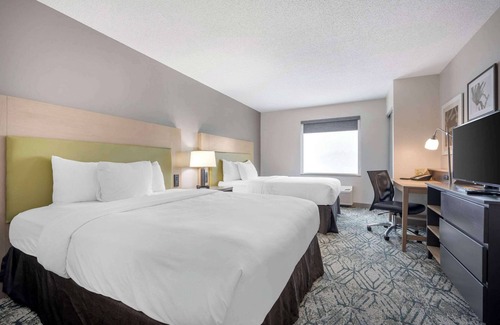Dayton Hotel | Discover Country Inn & Suites: Family-Friendly Comfort in Dayton