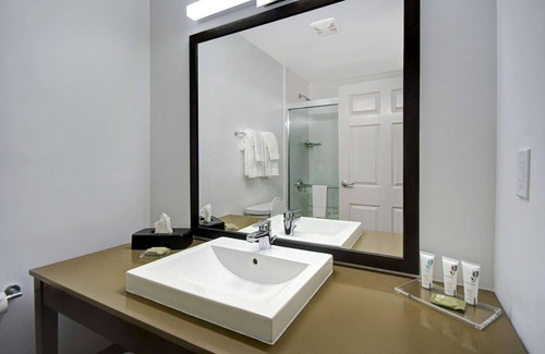 Mount Saint Joseph Hotel | Discover Comfort at Country Inn & Suites, Cincinnati Airport