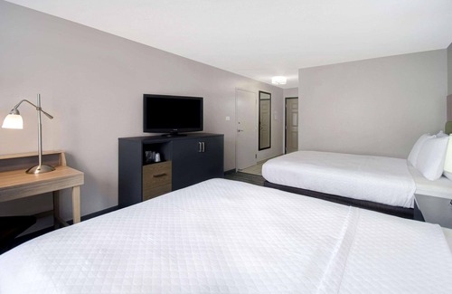 Mount Saint Joseph Hotel | Discover Comfort at Country Inn & Suites, Cincinnati Airport