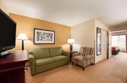 Minot Hotel | Inviting Country Inn & Suites in Minot, ND with Pool Access