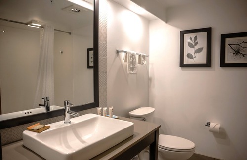 Erie Hotel | Relax at Country Inn & Suites by Radisson Erie with Pool