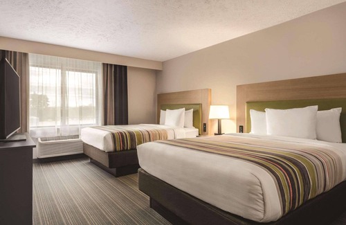 Erie Hotel | Relax at Country Inn & Suites by Radisson Erie with Pool