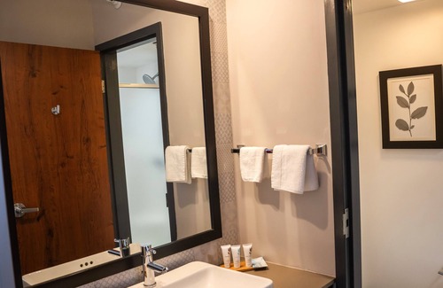 Erie Hotel | Relax at Country Inn & Suites by Radisson Erie with Pool