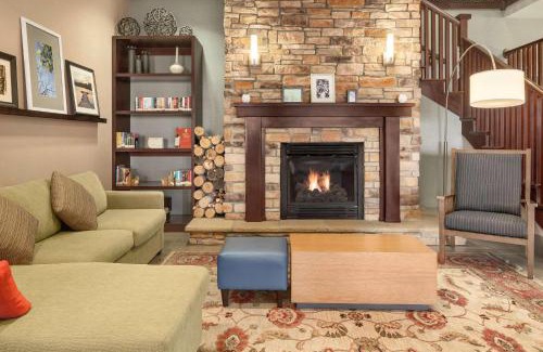 Lima Hotel | Comfortable Stay at Country Inn & Suites, Lima, OH