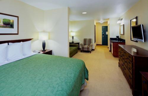 Lima Hotel | Comfortable Stay at Country Inn & Suites, Lima, OH