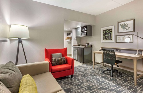Superstition Springs Hotel | Relaxing Retreat at Country Inn & Suites, Mesa, AZ