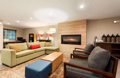 Cedar Rapids - Iowa City Hotel | Comfortable Getaway at Country Inn & Suites, Cedar Rapids
